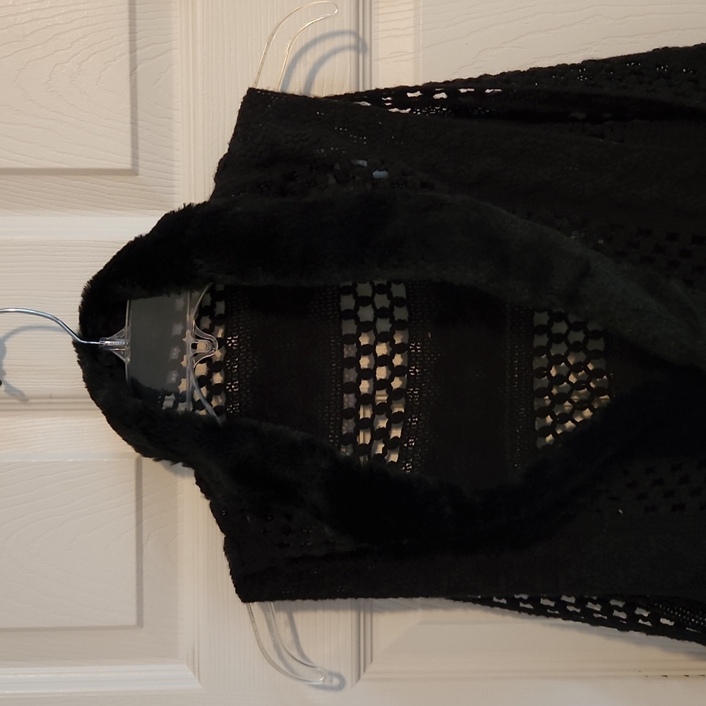Faux fur collar crochet vest